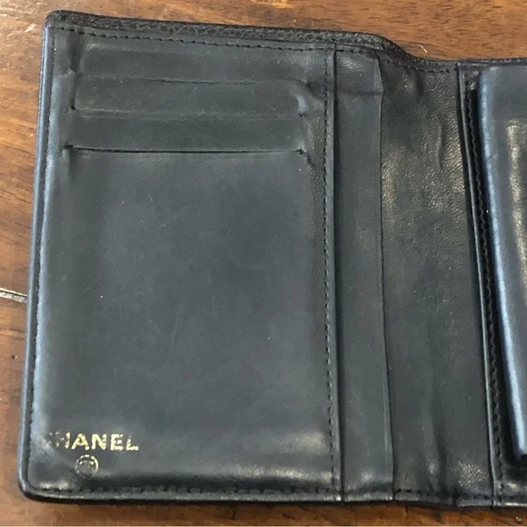 CHANEL Caviar Skin CC Logo Black Bifold Kiss Lock Wallet 3-1/2”x4-1/2”